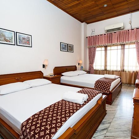 D Ajenk Boutique Guest House Kejayan Extérieur photo