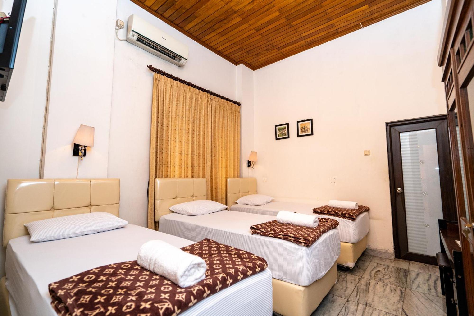 D Ajenk Boutique Guest House Kejayan Extérieur photo