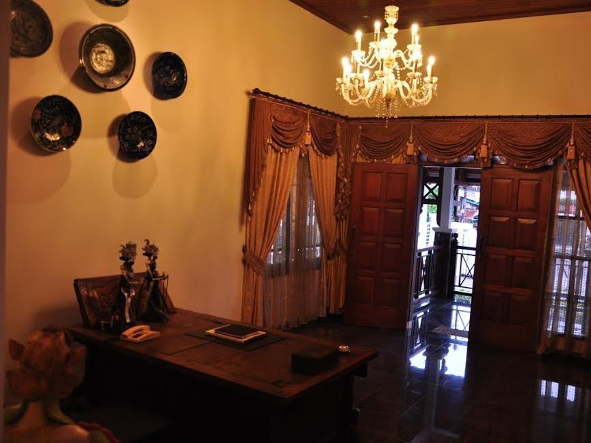 D Ajenk Boutique Guest House Kejayan Extérieur photo